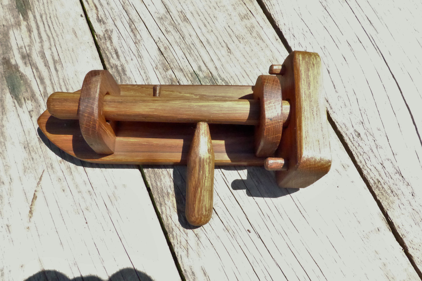 Türriegel aus altem Eichen-Holz Door latch made of old oak wood