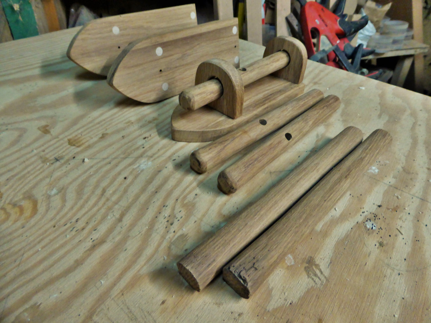 Türriegel aus altem Eichen-Holz Door latch made of old oak wood