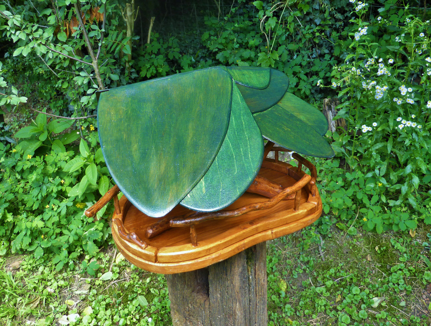 Vogelfutterhaus mit grünem Dach Handarbeit