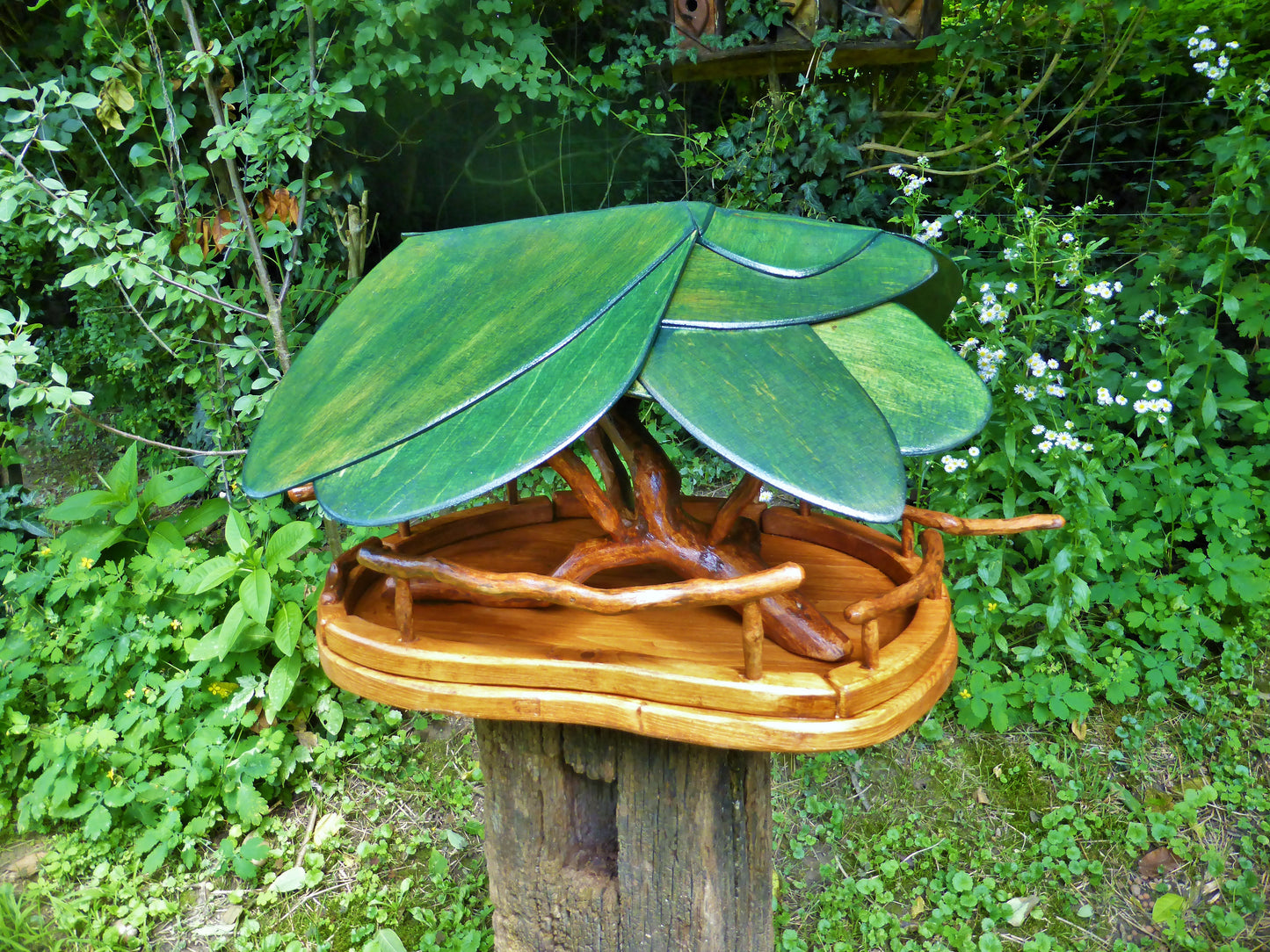 Vogelfutterhaus mit grünem Dach Handarbeit