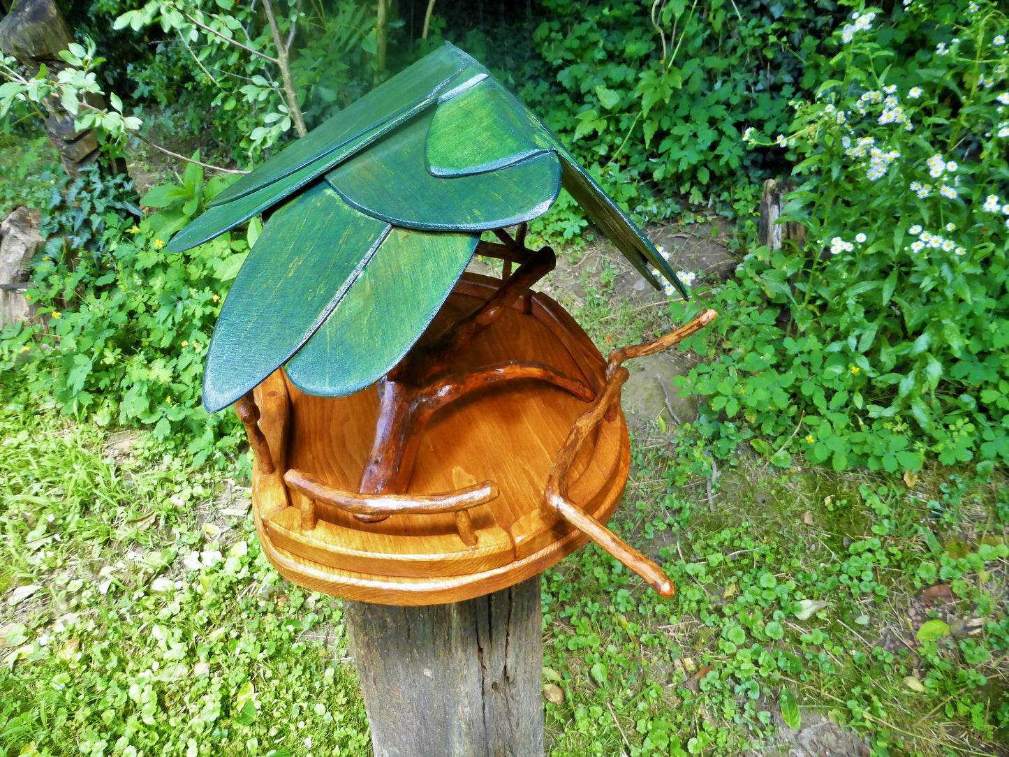 Vogelfutterhaus mit grünem Dach Handarbeit