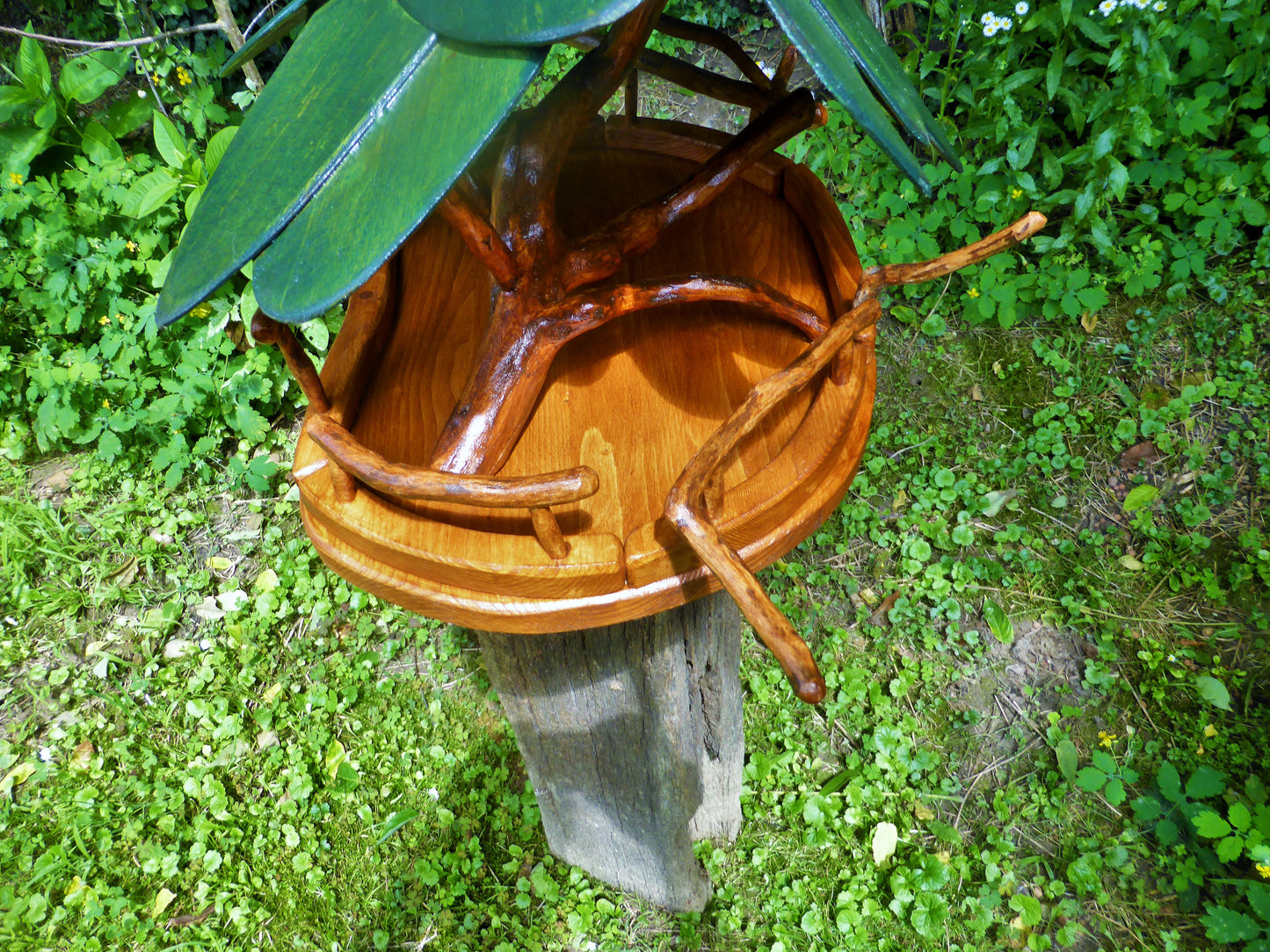 Vogelfutterhaus mit grünem Dach Handarbeit