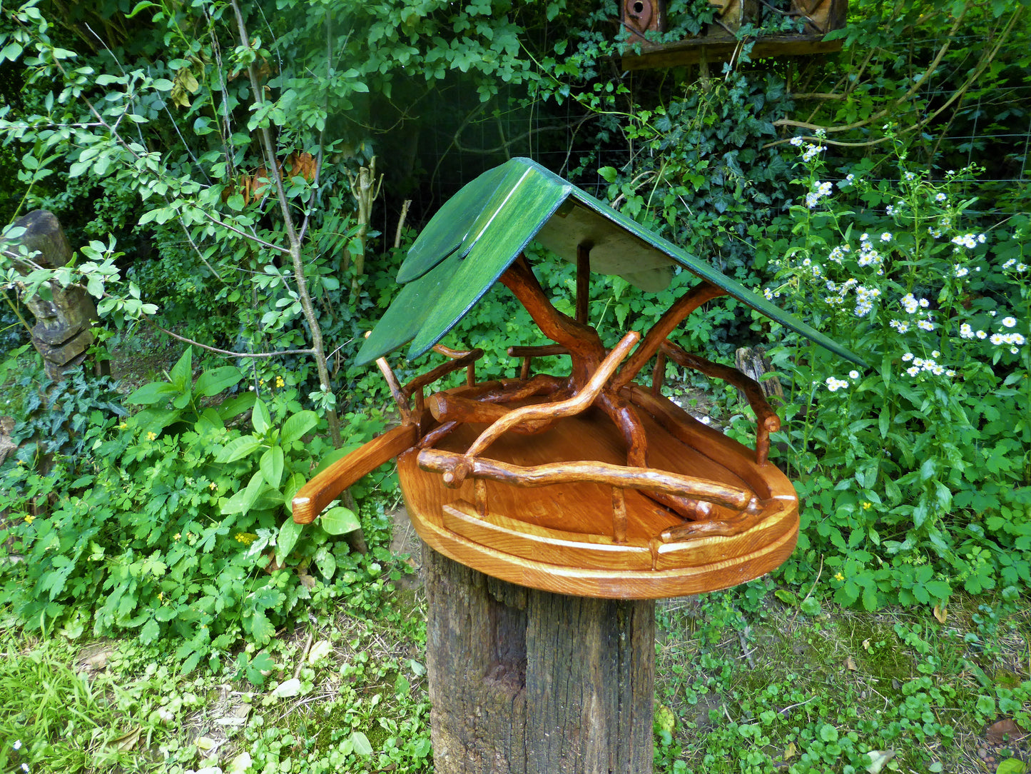 Vogelfutterhaus mit grünem Dach Handarbeit