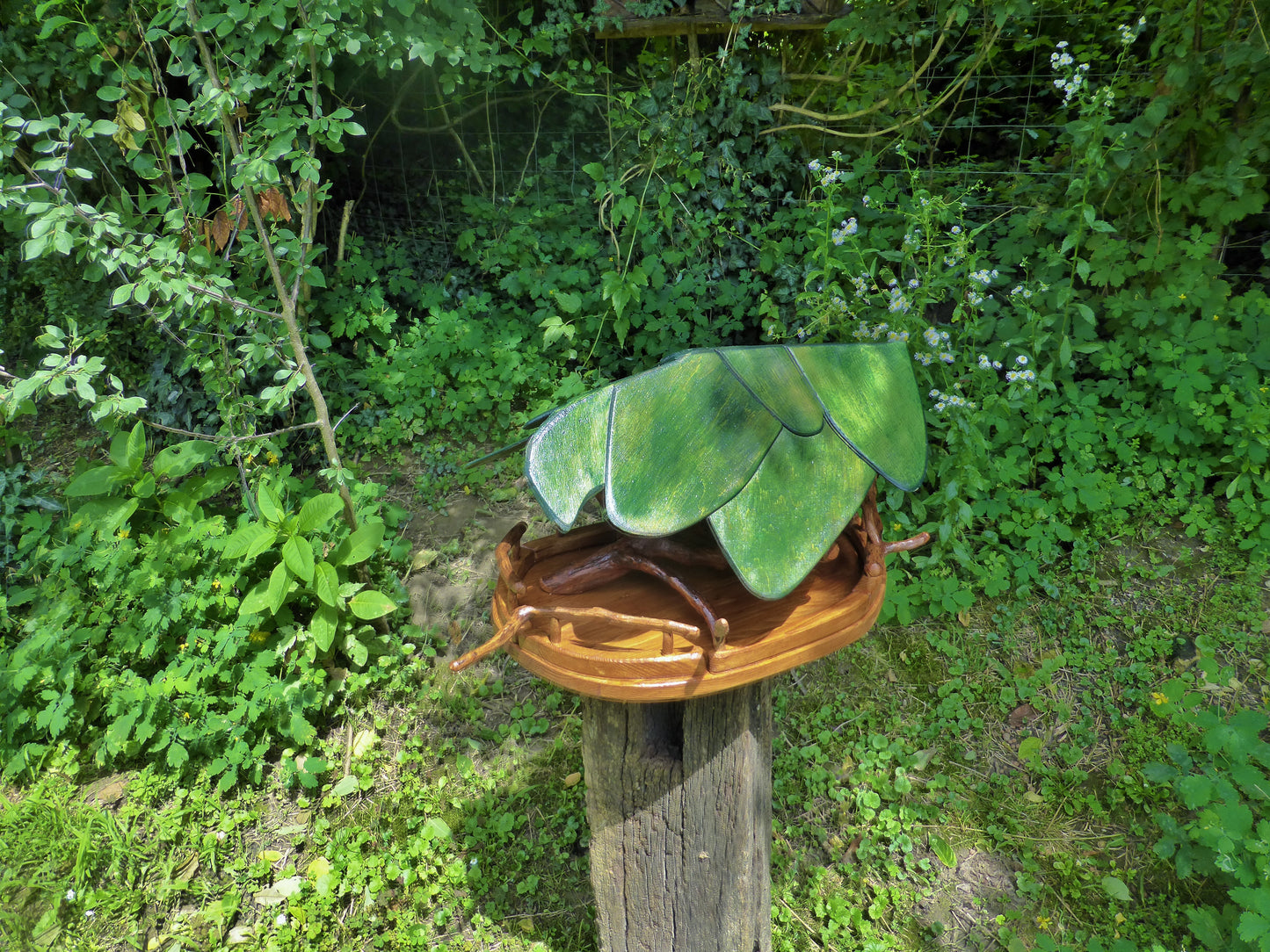 Vogelfutterhaus mit grünem Dach Handarbeit