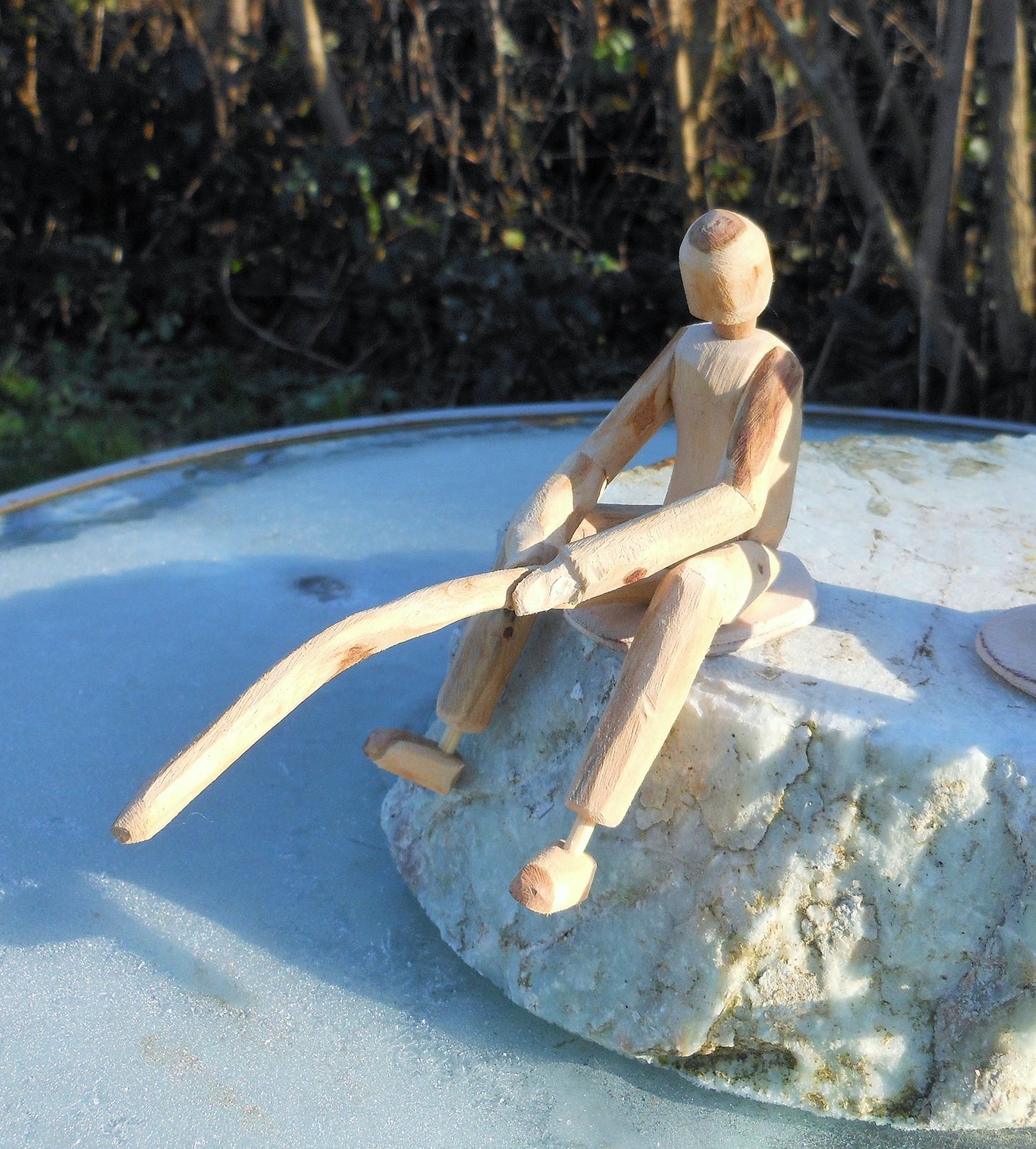 Holzfigur -Angler Skulptur Angelsport Geschenk Hobbyangler Handarbeit  stehend oder sitzend