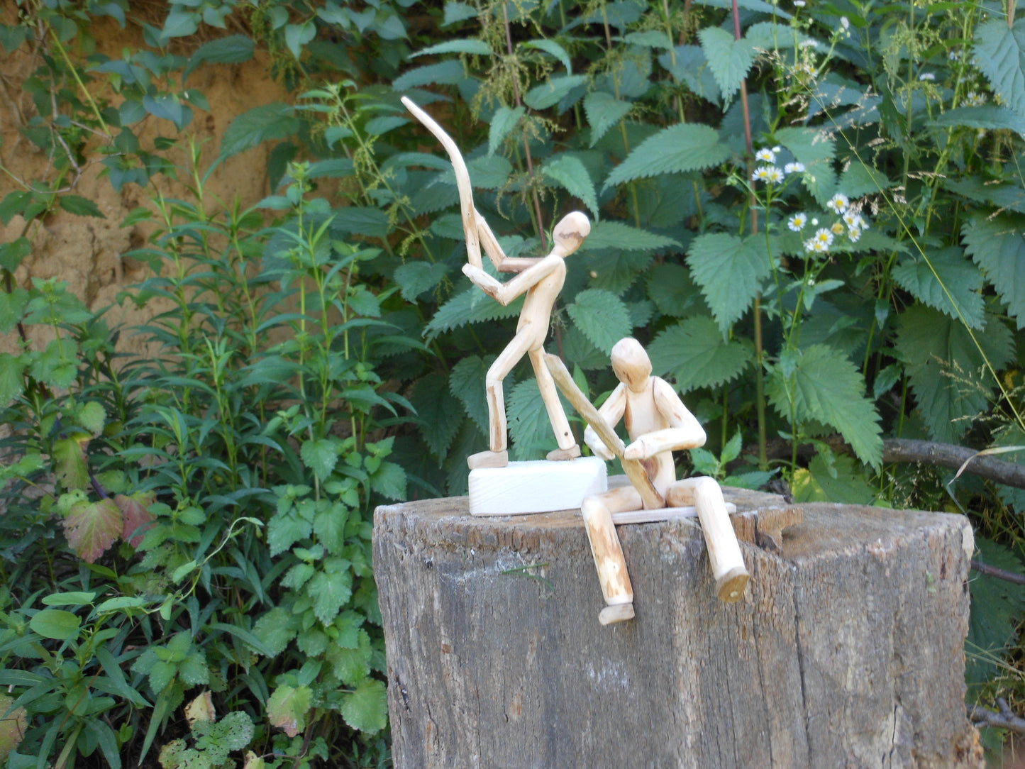 Holzfigur -Angler Skulptur Angelsport Geschenk Hobbyangler Handarbeit  stehend oder sitzend