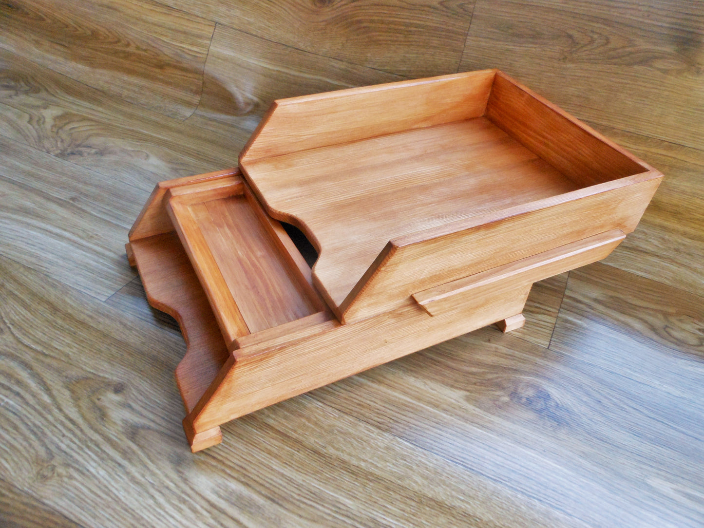 Schreibtischablagen mit Siftablage für A4-Format aus altem Nadelholz  Desk shelves with pen tray for A4 format from old coniferous wood