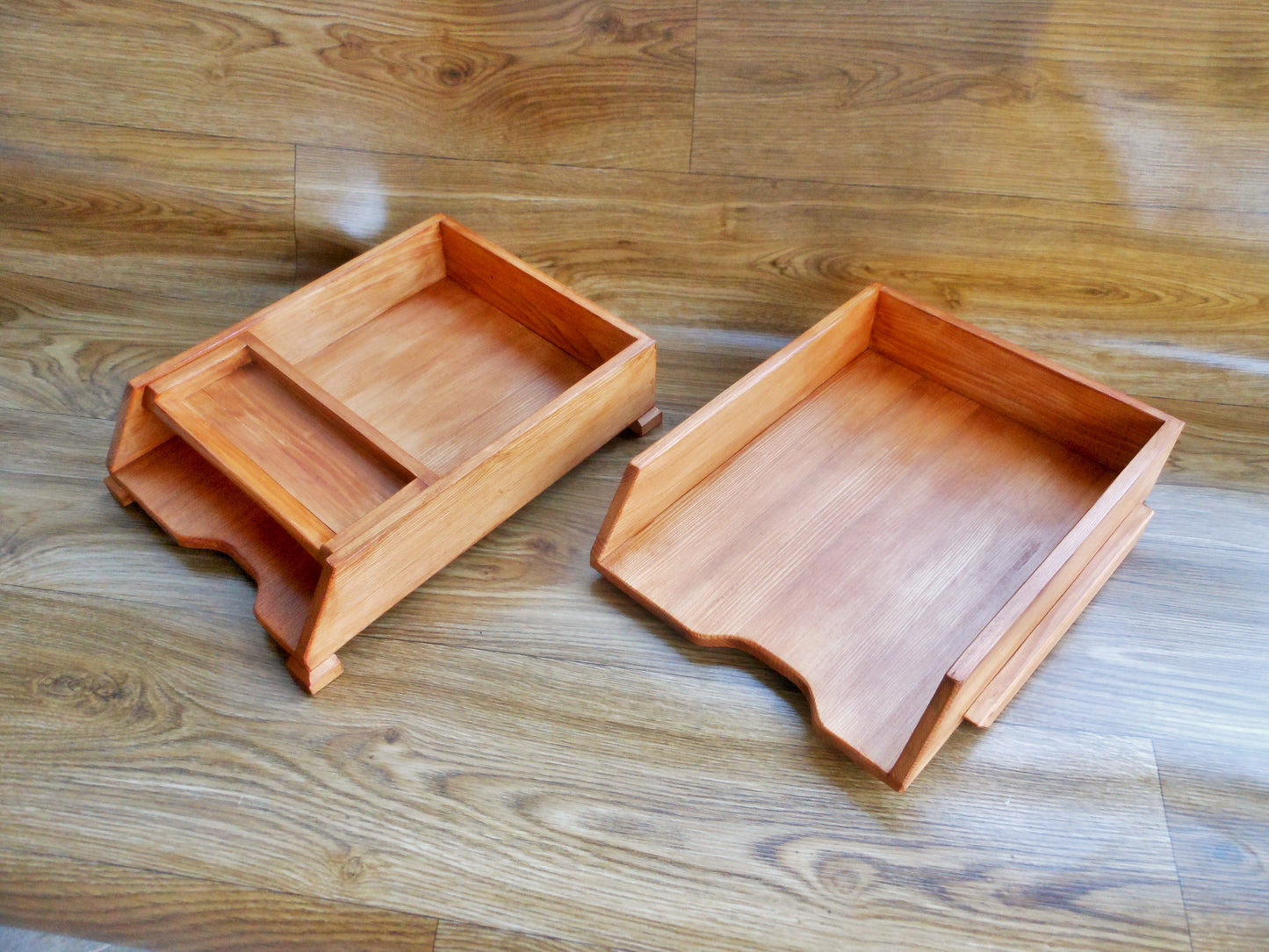 Schreibtischablagen mit Siftablage für A4-Format aus altem Nadelholz  Desk shelves with pen tray for A4 format from old coniferous wood