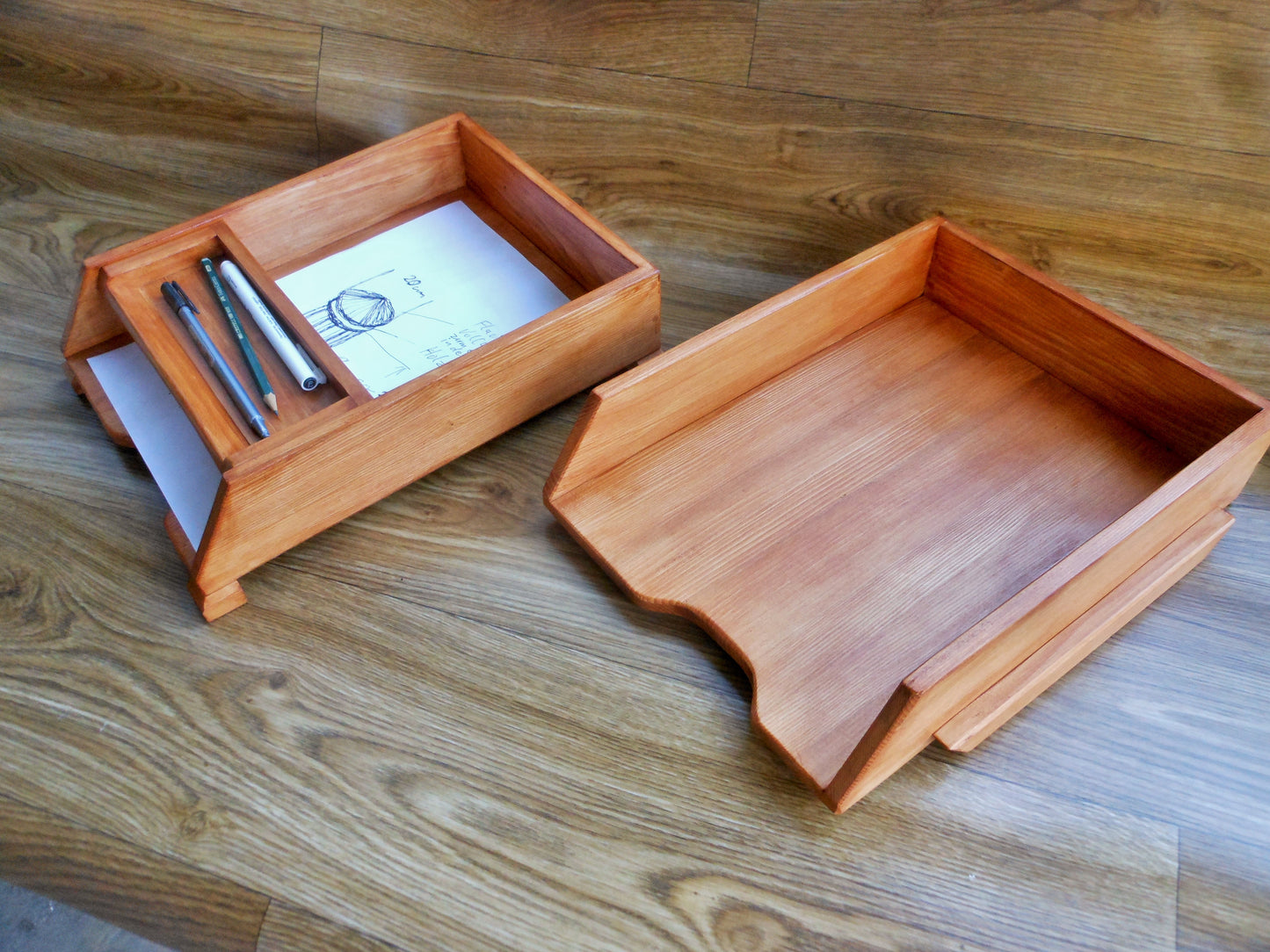 Schreibtischablagen mit Siftablage für A4-Format aus altem Nadelholz  Desk shelves with pen tray for A4 format from old coniferous wood