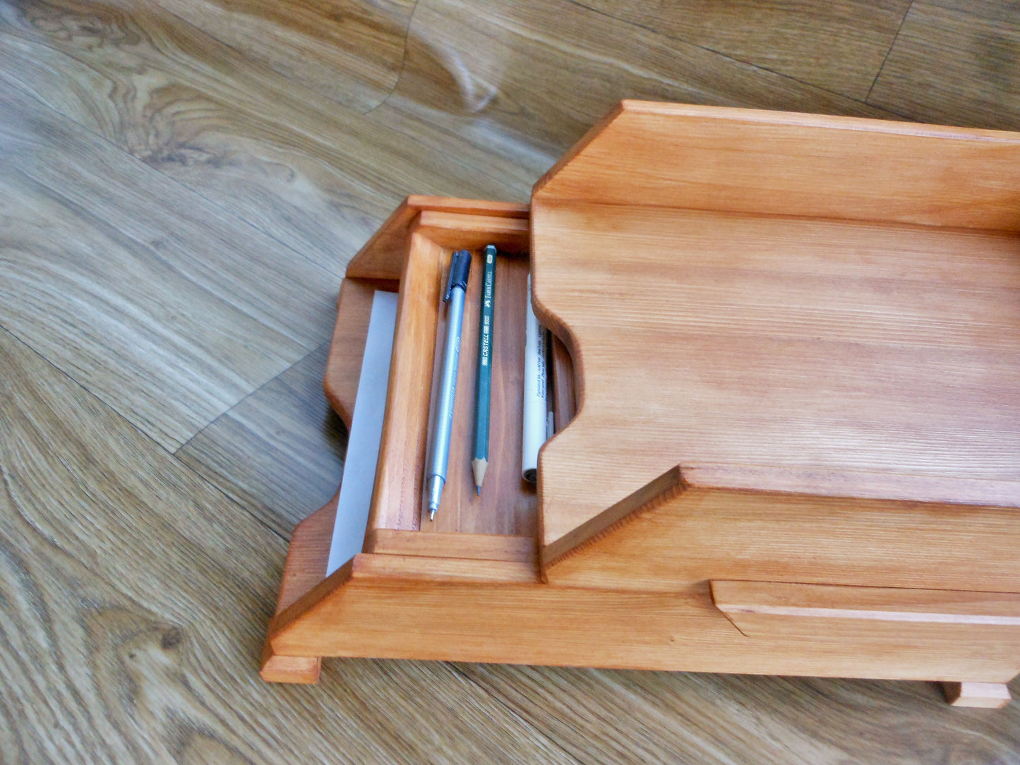 Schreibtischablagen mit Siftablage für A4-Format aus altem Nadelholz  Desk shelves with pen tray for A4 format from old coniferous wood