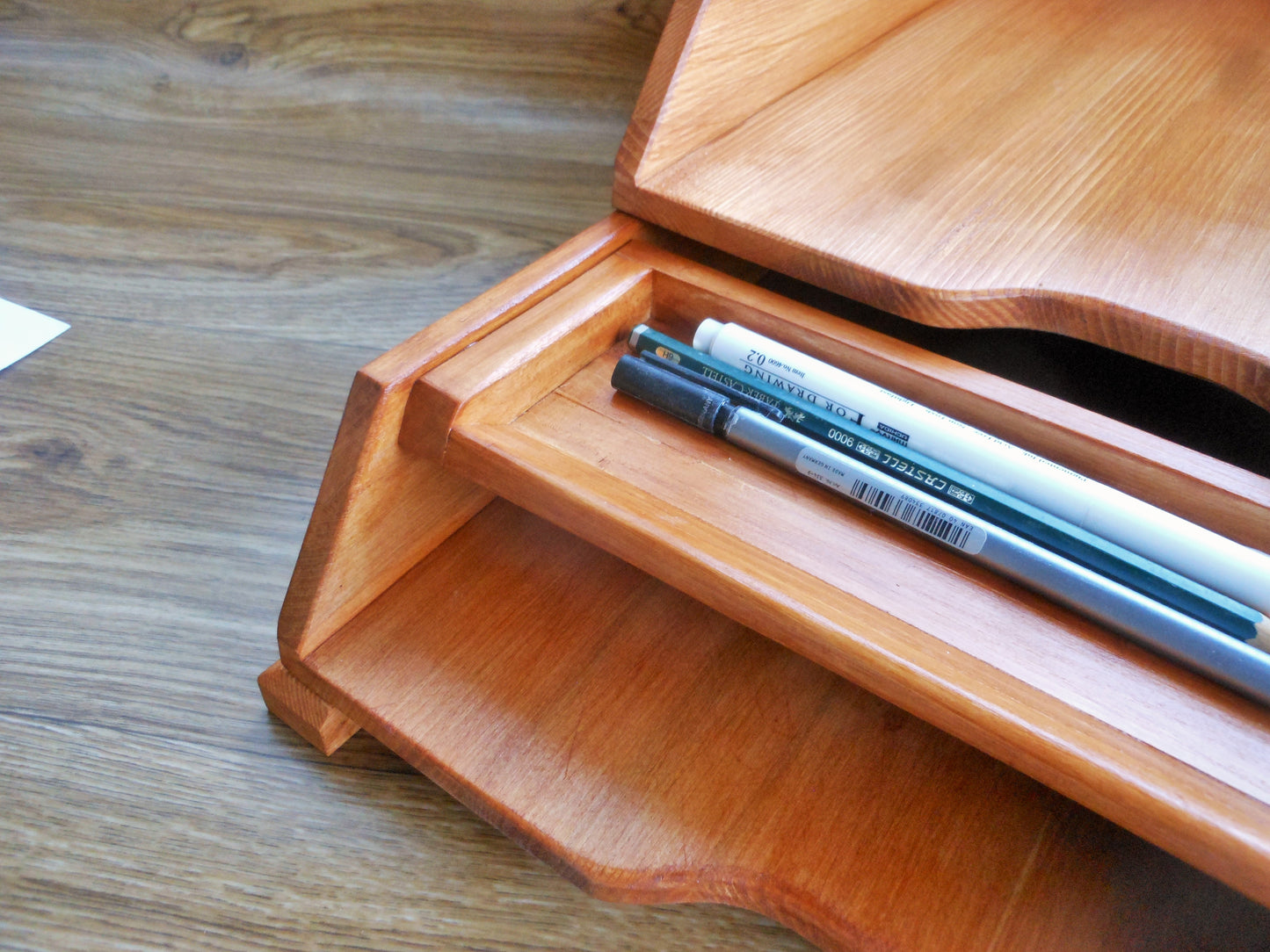 Schreibtischablagen mit Siftablage für A4-Format aus altem Nadelholz  Desk shelves with pen tray for A4 format from old coniferous wood