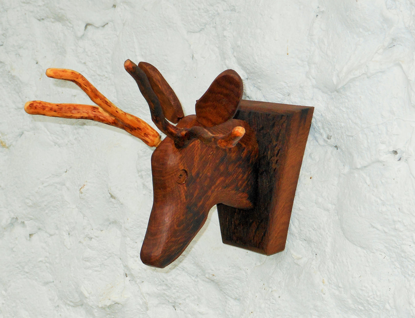 Kleiderhaken Schmuckaufhänger Vegane Jagdtophäe Hirsch Holzskulptur Handarbeit Upcycling