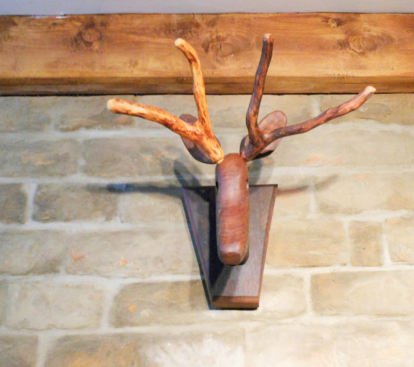 Kleiderhaken Schmuckaufhänger Vegane Jagdtophäe Hirsch Holzskulptur Handarbeit Upcycling