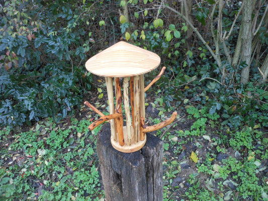 Meisenknödelhalter für Knödel ohne Netz mit Kegeldach  Suet ball holder for dumplings without a net with a cone roof