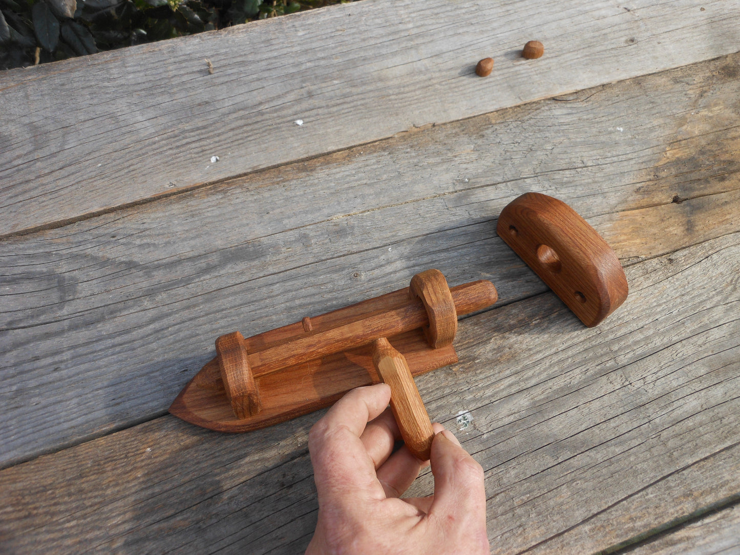 Türriegel aus altem Eichen-Holz Door latch made of old oak wood