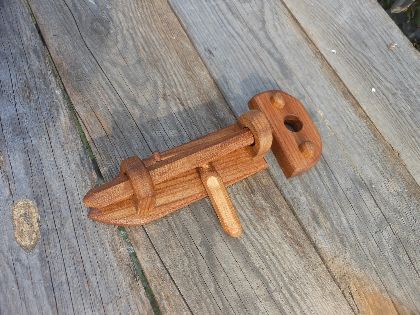 Türriegel aus altem Eichen-Holz Door latch made of old oak wood