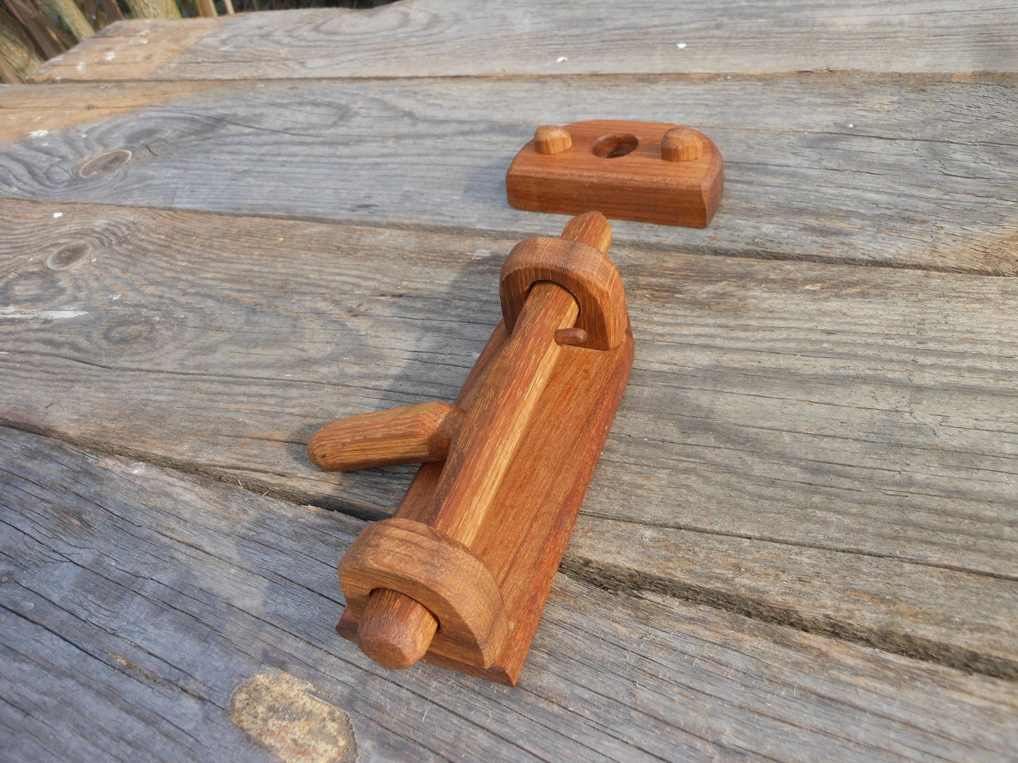 Türriegel aus altem Eichen-Holz Door latch made of old oak wood