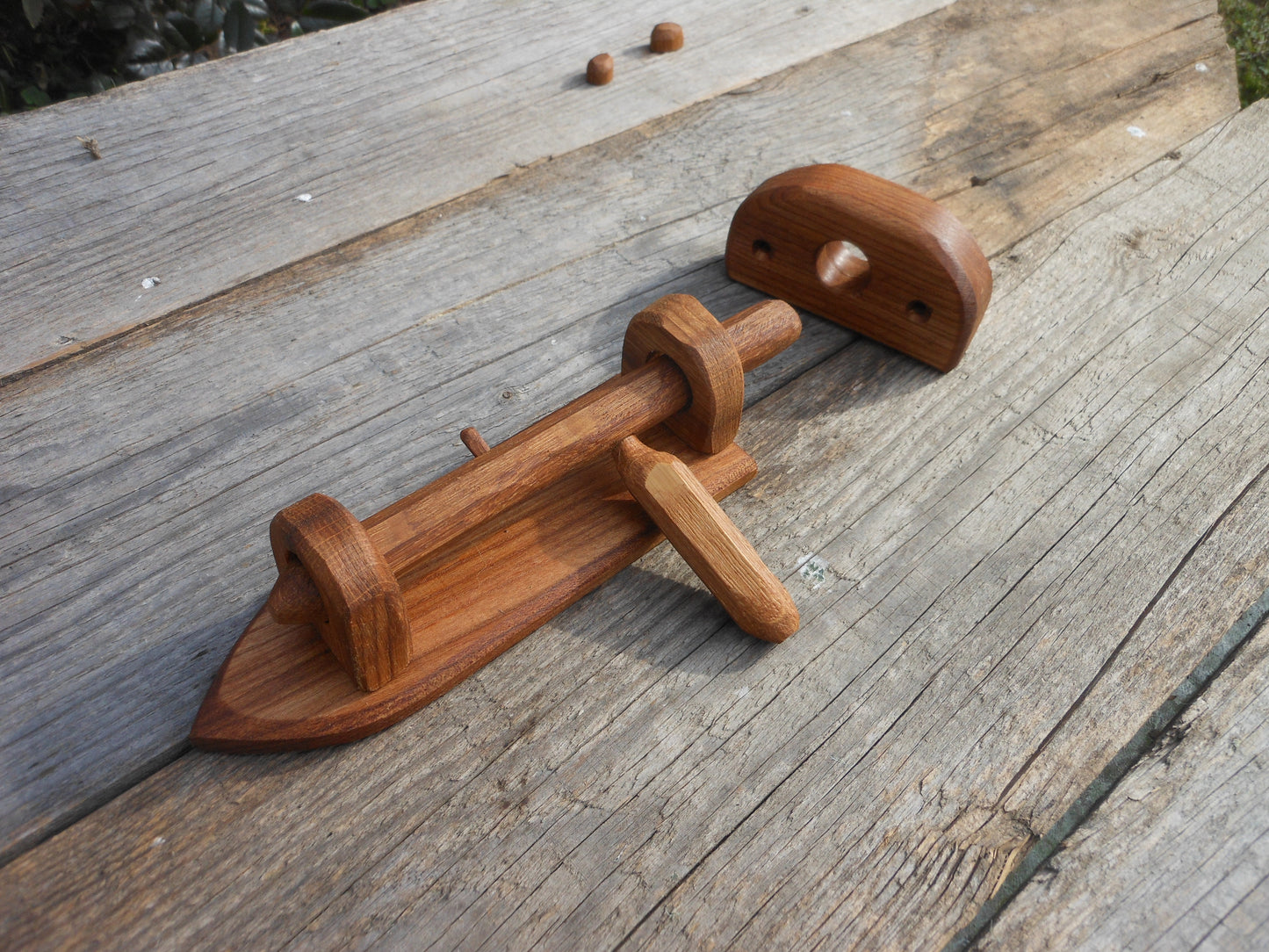 Türriegel aus altem Eichen-Holz Door latch made of old oak wood