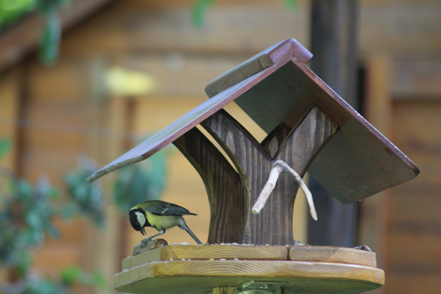 Vogelfutterhaus reine Handarbeit für große Gartenvögel